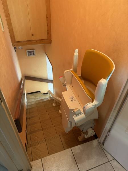 Installation d'un siège monte-escalier tournant sur mesure OTOLIFT SMART à Vion, Ardèche