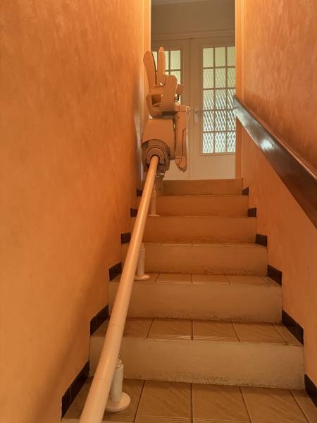 Installation d'un siège monte-escalier tournant sur mesure OTOLIFT SMART à Vion, Ardèche