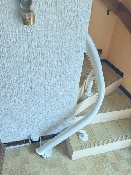 Installation d'un siège monte-escalier tournant sur mesure OTOLIFT SMART à Vion, Ardèche