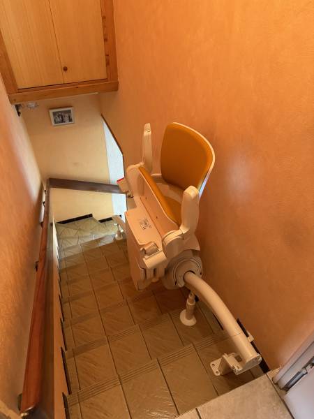 Installation d'un siège monte-escalier tournant sur mesure OTOLIFT SMART à Vion, Ardèche