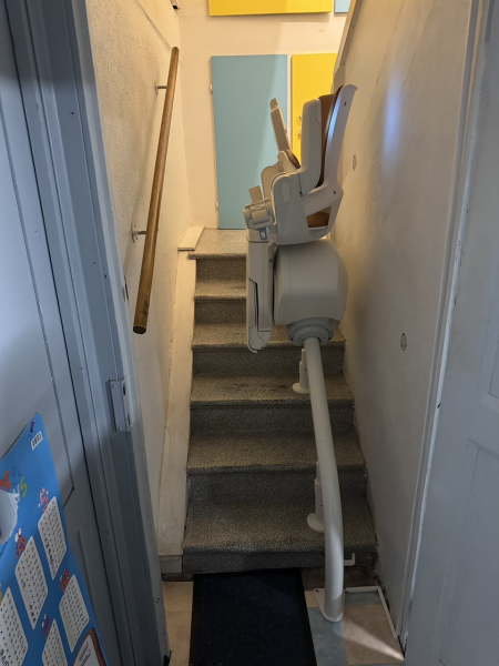 Installation d'un Siège Monte-escaliers OTOLIFT pour l’Accessibilité d'une maison à Bourg de Péage dans la Drôme