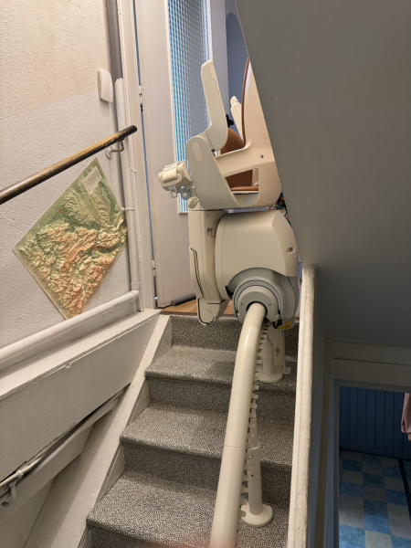 Installation d'un Siège Monte-escaliers OTOLIFT pour l’Accessibilité d'une maison à Bourg de Péage dans la Drôme