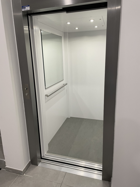 Accessibilité d'un établissement recevant du public (ERP) sur 2 niveaux avec installation d'un élévateur pour personnes à mobilité réduite (PMR) à Malataverne (près de Montélimar, 26)