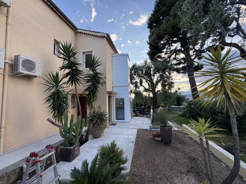 Fourniture & Pose d’un ascenseur Privatif électrique pour une maison dans l'Ardèche