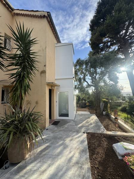 Fourniture & Pose d’un ascenseur Privatif électrique pour une maison dans l'Ardèche