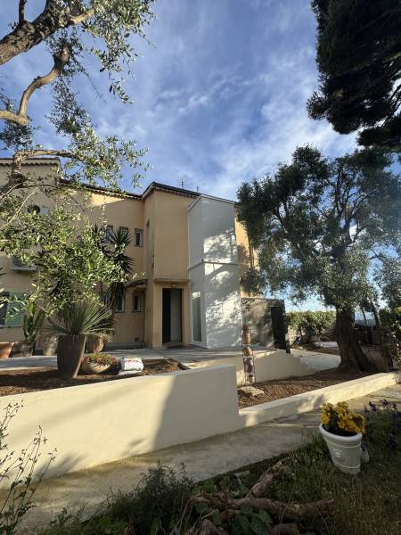 Fourniture & Pose d’un ascenseur Privatif électrique pour une maison dans l'Ardèche