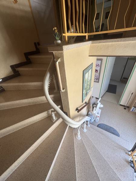 Pose & Fourniture d’un siège monte escalier Otolift Smart 6030 à Pont d'Isère, près de Valence