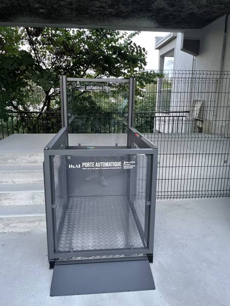 Installation d’un Élévateur pour personnes à mobilité réduite (EPMR) EASYLIFT pour l’accessibilité de la Maison de Santé à Malataverne