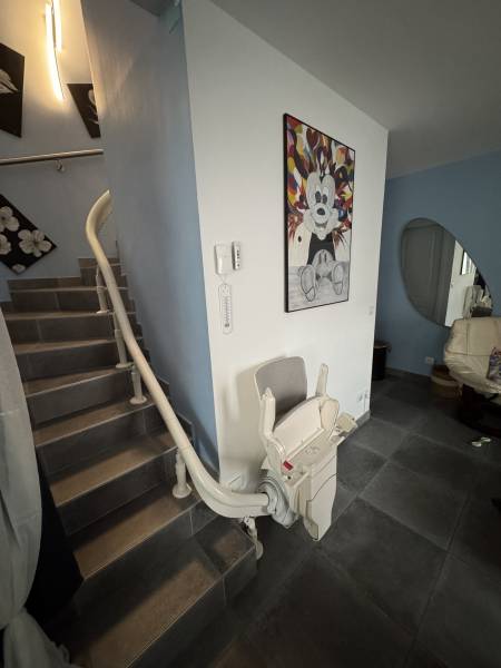 Installation d’un monte-escalier OTOLIFT Smart 6020