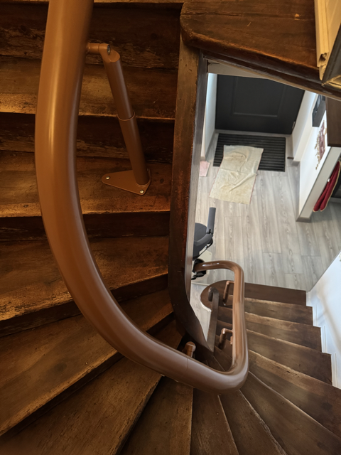 Installation d’un monte-escalier tournant Handicare à Valence
