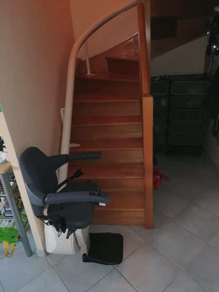 Installation d'un Siège Monte Escaliers HANDICARE Freecure à Saint Rambert d’Albon, près de Chanas