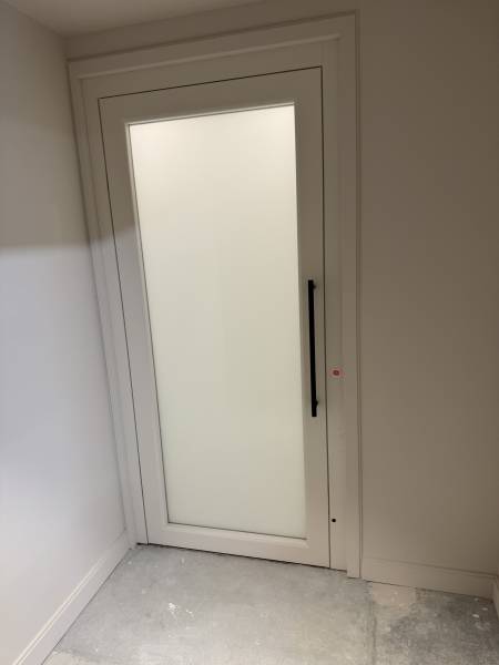 Installation d’un ascenseur Privatif EP ELFO hydraulique sur 3 niveaux avec des portes battantes à Montéléger