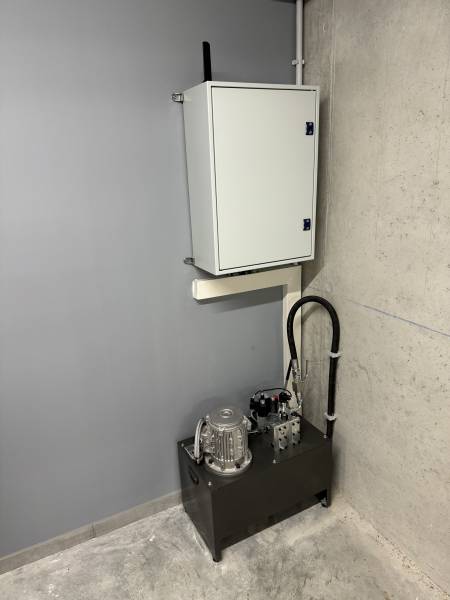 Installation d’un ascenseur Privatif EP ELFO hydraulique sur 3 niveaux avec des portes battantes à Montéléger