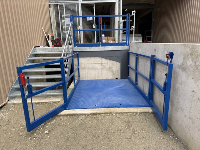 Installation d'un monte-charge industriel, près de Tournon sur Rhône